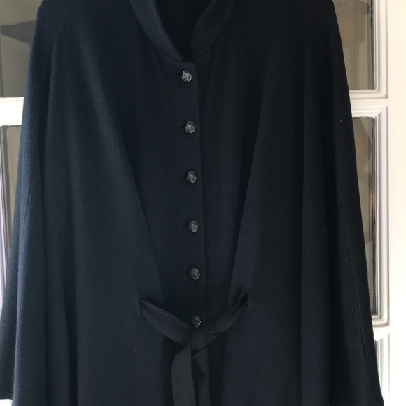 ❤️ HOST PICK! *** ST. JOHN COLLECTION VIRGIN WOOL PONCHO NWOT - Picture 2 of 13